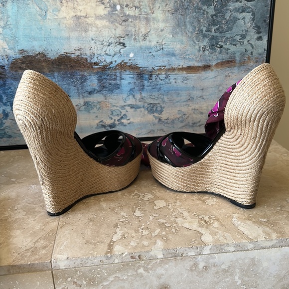 Gucci Satin Printed Wedges - Picture 6 of 8